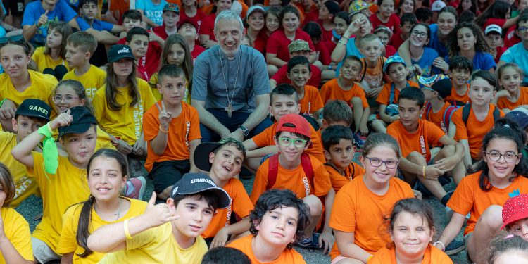 Il Vescovo Ausiliare negli Oratori estivi